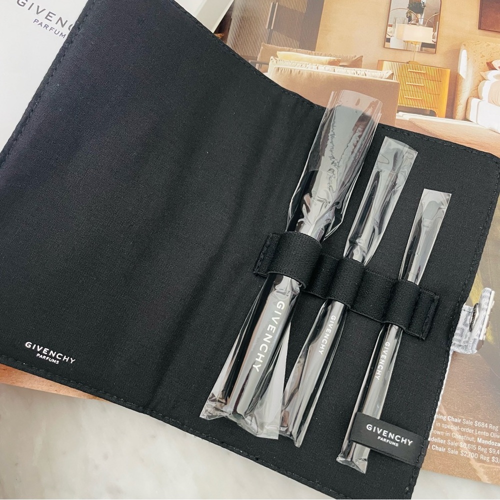 Givenchy Makeup‎ Brush set with brush holder